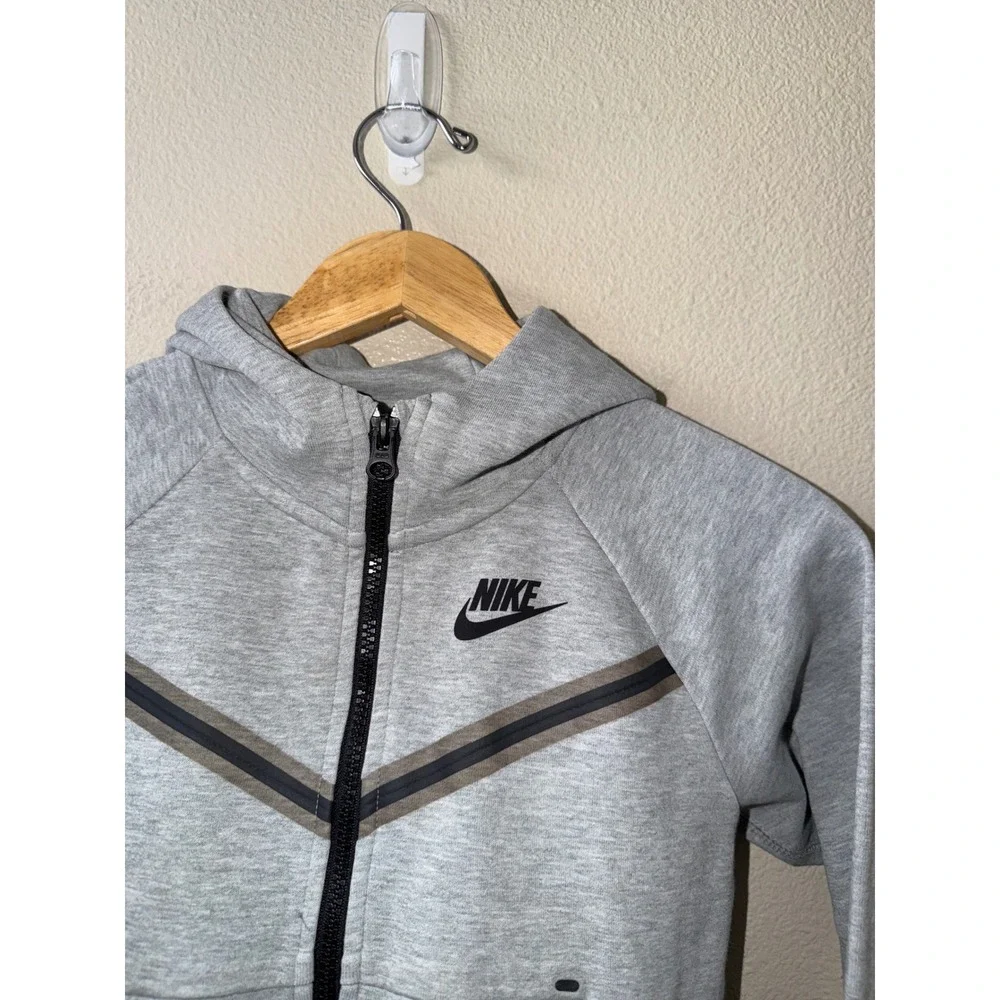 Boys Nike Tech Hooded Jacket Size Small